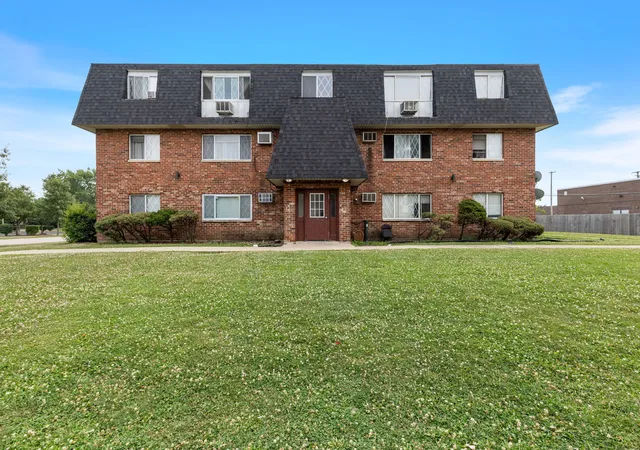 Photo 2 of Condo for sale at 17138 71st Avenue #5, Tinley Park, IL 60477 | MLS# 12716392 | Listing updated on 2026-09-14