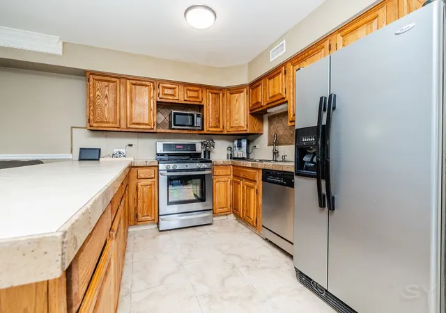 Photo 3 of Townhouse for sale at 2016 Raleigh Pl, Hoffman Estates, IL 60169 | MLS# 12716430 | Listing updated on 2026-08-25