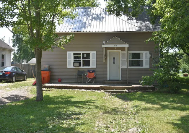 Photo 1 of Single family home for sale at 415 W Main, Arcola, IL 61910 | MLS# 12716434 | Listing updated on 2026-08-02