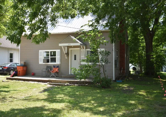 Photo 2 of Single family home for sale at 415 W Main, Arcola, IL 61910 | MLS# 12716434 | Listing updated on 2026-08-02
