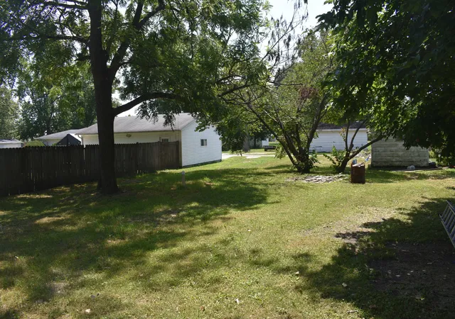 Photo 3 of Single family home for sale at 415 W Main, Arcola, IL 61910 | MLS# 12716434 | Listing updated on 2026-08-02
