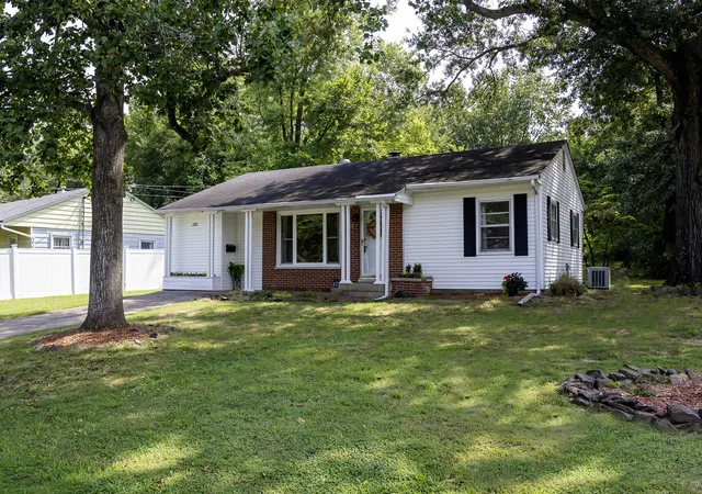 Photo 1 of Single family home for sale at 209 S Brook Ln W, Carbondale, IL 62901 | MLS# 12716453 | Listing updated on 2026-08-03