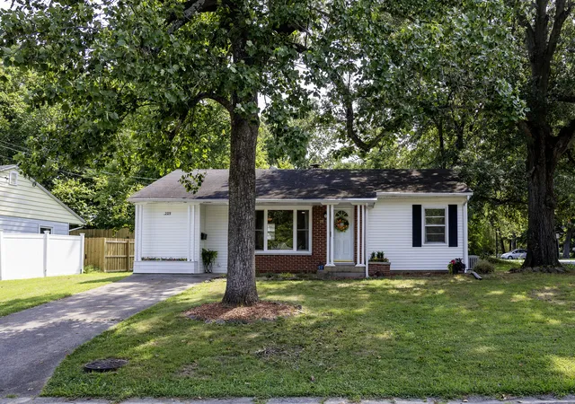 2nd image of 209 S Brook Ln W, Carbondale, IL 62901 | MLS# 12716453