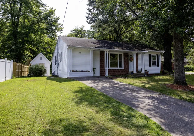 21st image of 209 S Brook Ln W, Carbondale, IL 62901 | MLS# 12716453