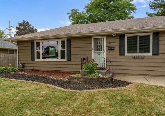 2nd image of 1811 Randolph Dr, Rockford, IL 61103 | MLS# 12716518