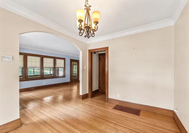 Photo 4 of Single family home for sale at 1000 Division St, Lisle, IL 60532 | MLS# 12716611 | Listing updated on 2026-09-11