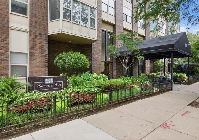 Photo 3 of Condo for sale at 525 W Hawthorne Pl #1002, Chicago, IL 60657 | MLS# 12716624 | Listing updated on 2026-08-16
