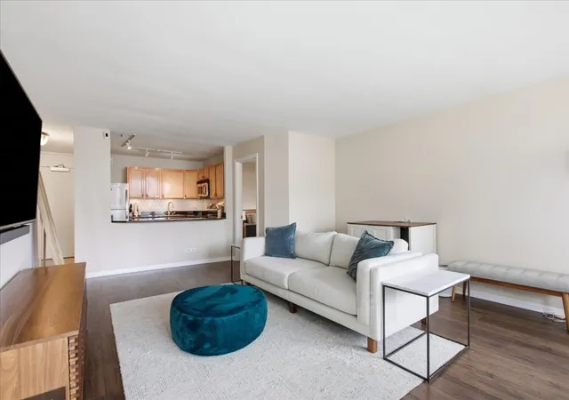 Photo 3 of Condo for sale at 525 W Hawthorne Pl #1002, Chicago, IL 60657 | MLS# 12716624 | Listing updated on 2026-08-16