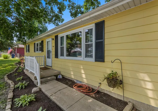Photo 2 of Single family home for sale at 304 S Mckinley St, Mansfield, IL 61854 | MLS# 12716632 | Listing updated on 2026-10-21