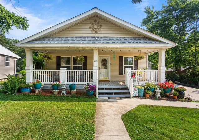 Photo 1 of Single family home for sale at 410 Franklin St, Mahomet, IL 61853 | MLS# 12716637 | Listing updated on 2026-09-08