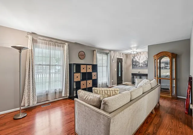2nd image of 1146 Blackhawk Ct, Schaumburg, IL 60193 | MLS# 12716661