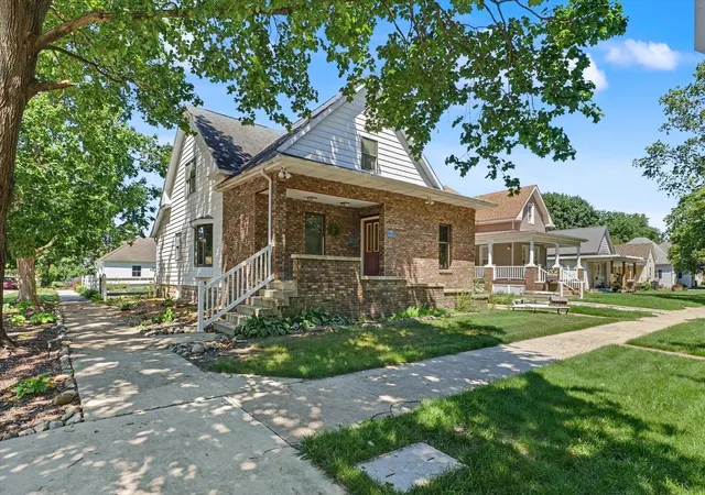Photo 1 of Single family home for sale at 12 S Walnut St, Villa Grove, IL 61956 | MLS# 12716675 | Listing updated on 2026-09-05
