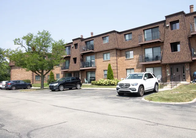1st image of 608 Cobblestone Cir #F, Glenview, IL 60025 | MLS# 12716684