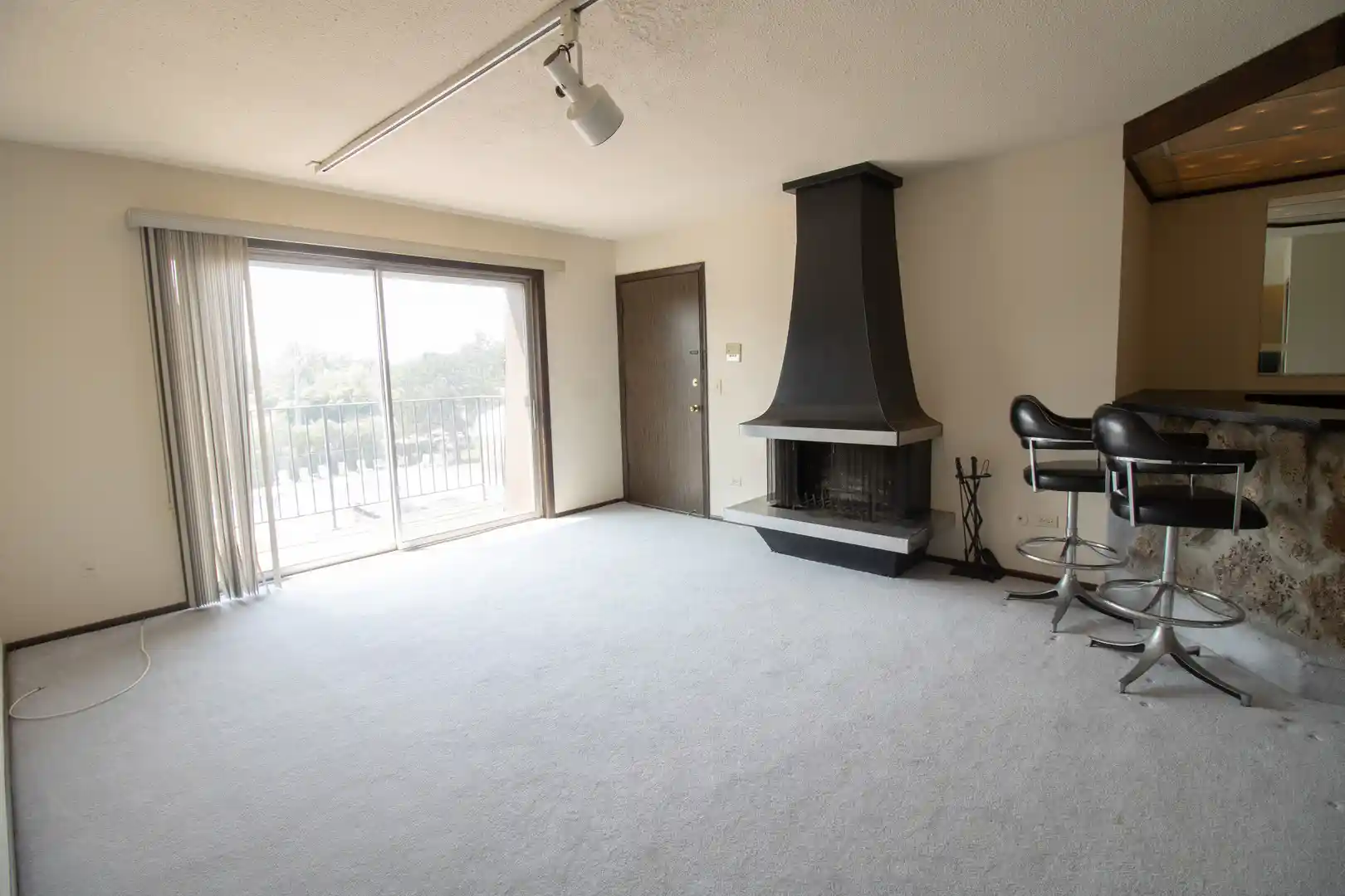 Listing Photo 2 - Condo for sale in 608 Cobblestone Cir located at 608 Cobblestone Cir, Glenview, IL 60025 - Unit 608 Cobblestone Cir