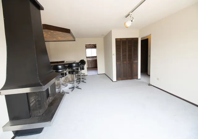 4th image of 608 Cobblestone Cir #F, Glenview, IL 60025 | MLS# 12716684