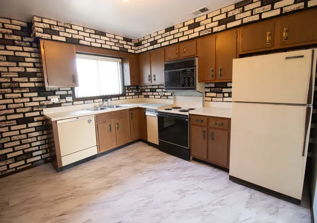 5th image of 608 Cobblestone Cir #F, Glenview, IL 60025 | MLS# 12716684