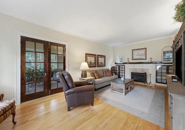 Photo 4 of Single family home for sale at 933 22nd Street, Moline, IL 61265 | MLS# 12716702 | Listing updated on 2026-09-27