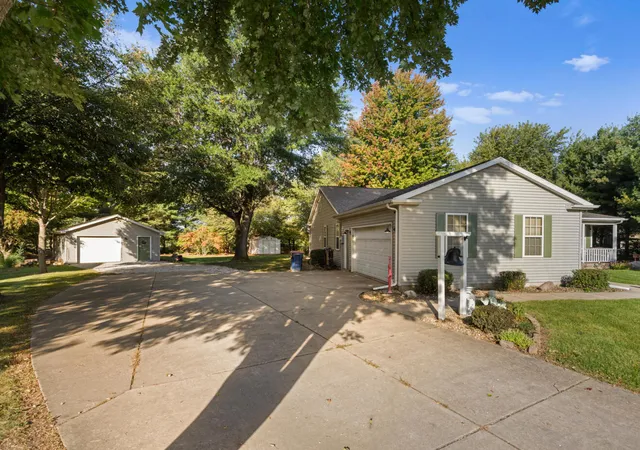 Photo 2 of Single family home for sale at 7 Sand Lake Ct, Monticello, IL 61856 | MLS# 12716708 | Listing updated on 2026-09-12