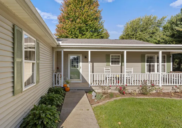 Photo 3 of Single family home for sale at 7 Sand Lake Ct, Monticello, IL 61856 | MLS# 12716708 | Listing updated on 2026-09-12