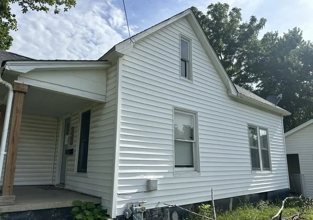Photo 3 of Single family home for sale at 706 N Victor St, Christopher, IL 62822 | MLS# 12716721 | Listing updated on 2026-08-14