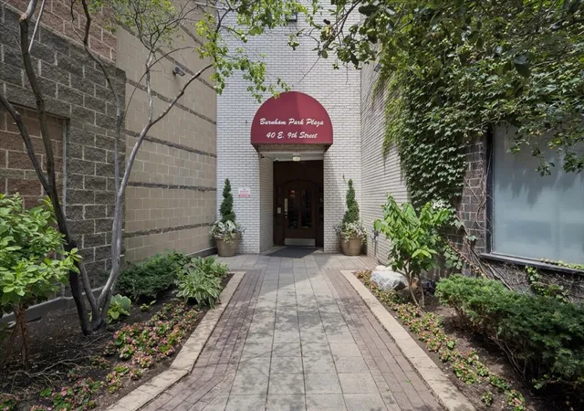 Photo 2 of Sale Pending at 40 E 9th Street #1512, Chicago, IL 60605 | MLS# 12716732 | Listing updated on 2026-10-10