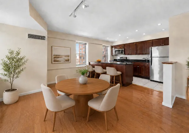 Photo 4 of Sale Pending at 40 E 9th Street #1512, Chicago, IL 60605 | MLS# 12716732 | Listing updated on 2026-10-10