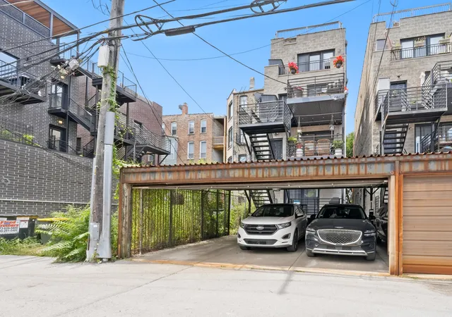 2nd image of 611 N Noble St, Chicago, IL 60642