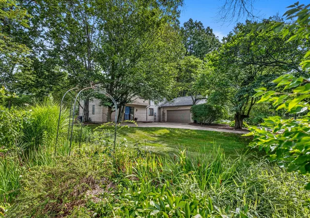 Photo 3 of Single family home for sale at 820 Dodds Dr, Champaign, IL 61820 | MLS# 12716792 | Listing updated on 2026-10-07