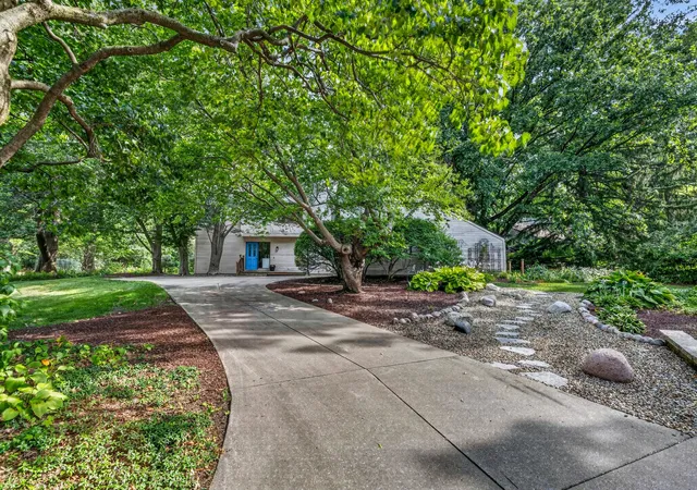 Photo 3 of Single family home for sale at 820 Dodds Dr, Champaign, IL 61820 | MLS# 12716792 | Listing updated on 2026-10-07