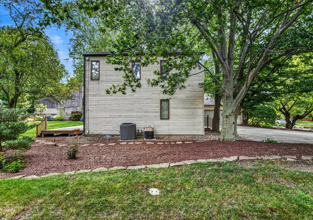 Photo 4 of Single family home for sale at 820 Dodds Dr, Champaign, IL 61820 | MLS# 12716792 | Listing updated on 2026-10-07