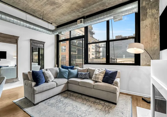 Photo 4 of Condo for sale at 843 W Adams St #403, Chicago, IL 60607 | MLS# 12716813 | Listing updated on 2026-08-04