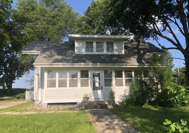 Photo 1 of Single family home for sale at 315 S Main Ave, Minier, IL 61759 | MLS# 12716866 | Listing updated on 2026-09-28