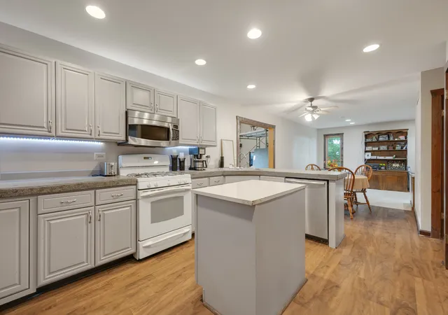 Photo 4 of Single family home for sale at 0n555 Pondview Ct, Maple Park, IL 60151 | MLS# 12716893 | Listing updated on 2026-09-25