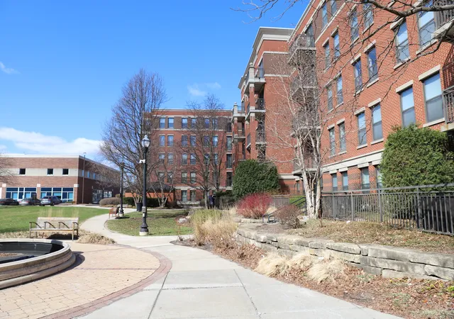 Listing Photo 4 - Condo for sale in building located at 2335 W Belle Plaine Ave, Chicago, IL 60618 - Unit #407