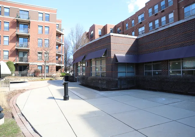 Listing Photo 5 - Condo for sale in building located at 2335 W Belle Plaine Ave, Chicago, IL 60618 - Unit #407