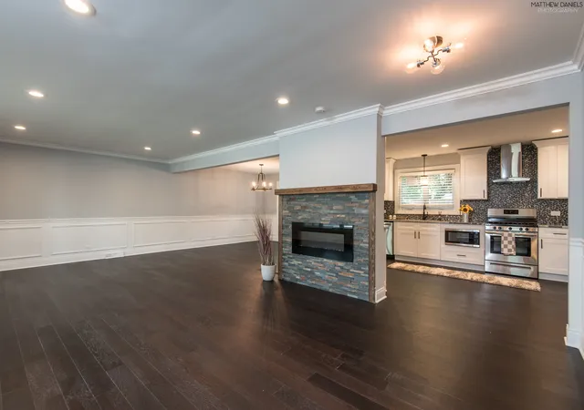 Photo 3 of Single family home for sale at 17152 Kenwood Ave, South Holland, IL 60473 | MLS# 12716940 | Listing updated on 2026-09-01