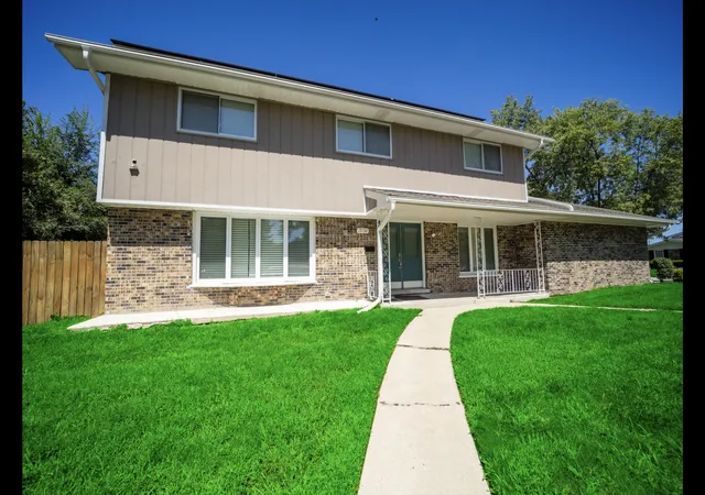 Photo 2 of Single family home for sale at 17152 Kenwood Ave, South Holland, IL 60473 | MLS# 12716940 | Listing updated on 2026-09-01