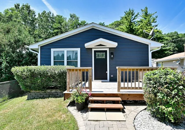 1st image of 42 S Hickory Ave, Fox Lake, IL 60020 | MLS# 12716982