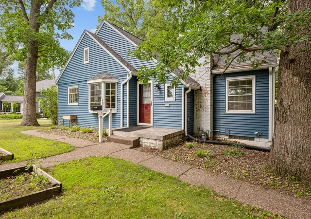 3rd image of 2301 15Th Ave, Moline, IL 61265 | MLS# 12716984