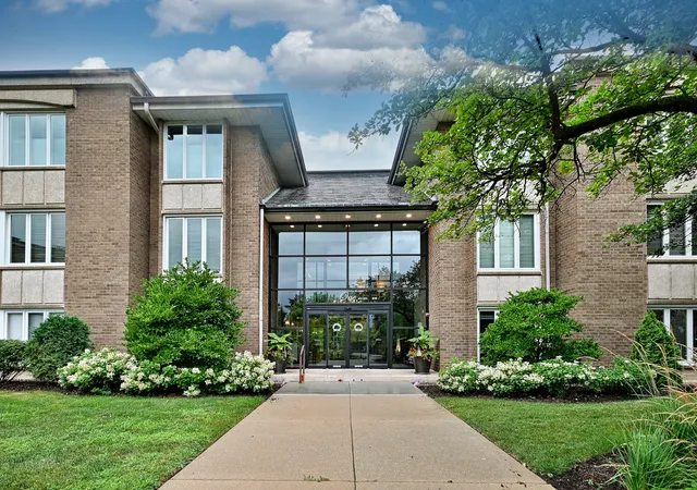 Photo 2 of Condo for sale at 1 Oak Brk Clb Dr #A309, Oak Brook, IL 60523 | MLS# 12716991 | Listing updated on 2026-09-05