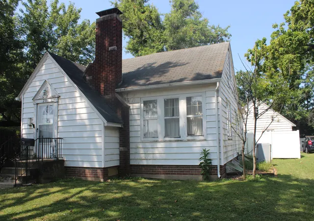 2nd image of 201 N College St, Salem, IL 62881 | MLS# 12716999