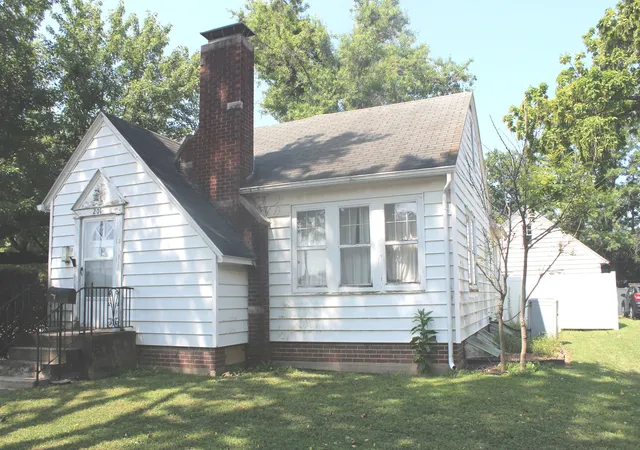 37th image of 201 N College St, Salem, IL 62881 | MLS# 12716999