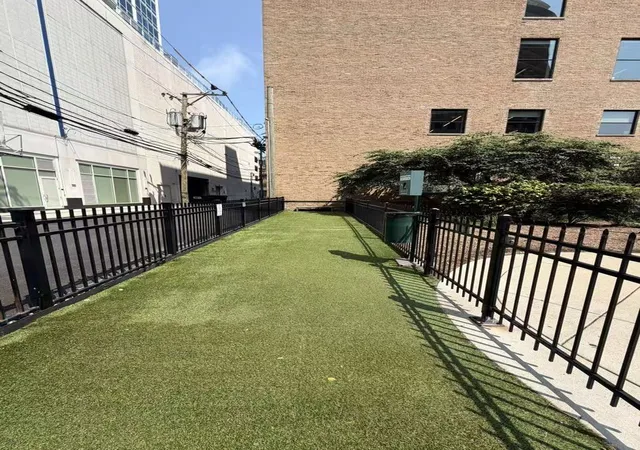 2nd image of 757 N Orleans St, Chicago, IL 60654