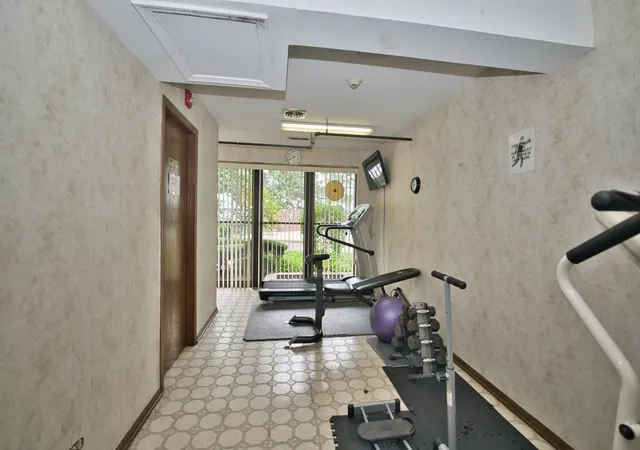 2nd image of 7601 Lincoln Ave, Skokie, IL 60077