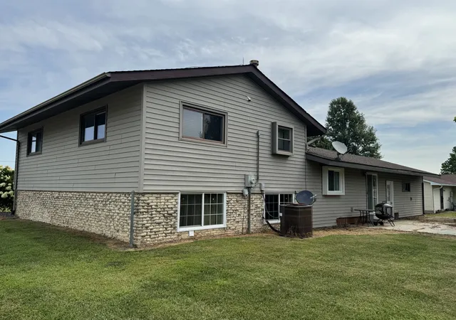 2nd image of 507 W Jefferson Ave, Patoka, IL 62875 | MLS# 12717024