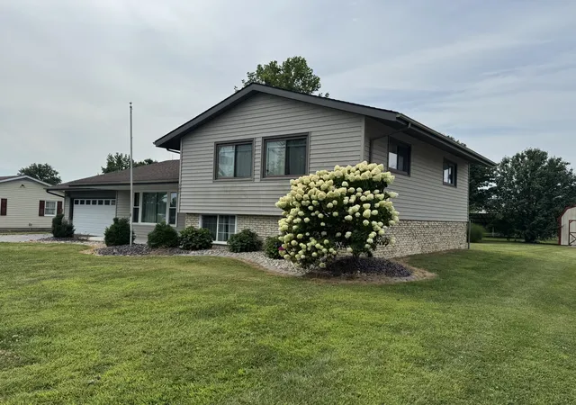 3rd image of 507 W Jefferson Ave, Patoka, IL 62875 | MLS# 12717024