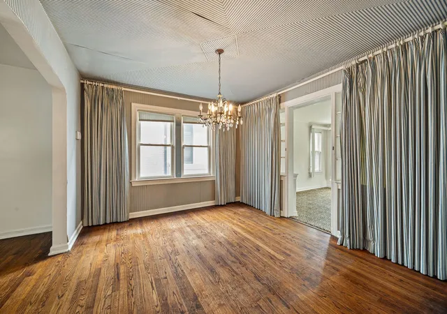 Photo 4 of Single family home for sale at 2907 W Bryn Mawr Ave, Chicago, IL 60659 | MLS# 12717026 | Listing updated on 2026-09-24