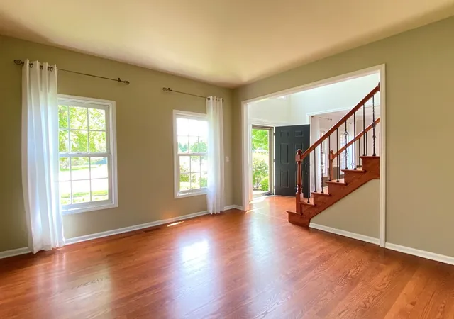 Photo 3 of Single family home for sale at 720 Kendridge Ct, Aurora, IL 60502 | MLS# 12717040 | Listing updated on 2026-09-01