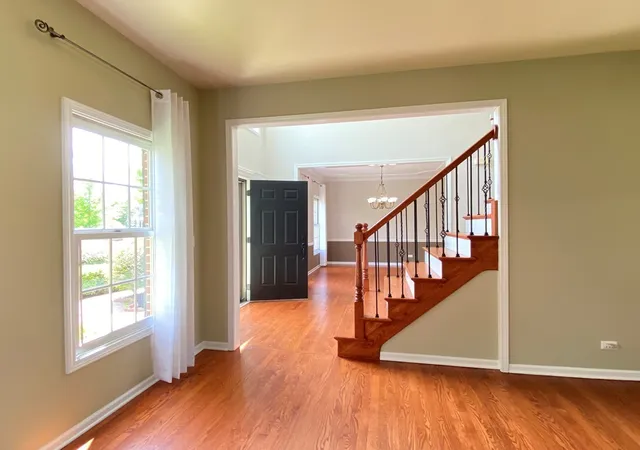 Photo 3 of Single family home for sale at 720 Kendridge Ct, Aurora, IL 60502 | MLS# 12717040 | Listing updated on 2026-09-01