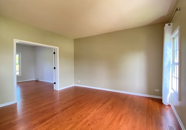 Photo 4 of Single family home for sale at 720 Kendridge Ct, Aurora, IL 60502 | MLS# 12717040 | Listing updated on 2026-09-01